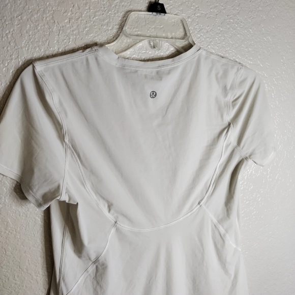 LULULEMON into the sun short sleeve tee in white sz 4 - Picture 6 of 6